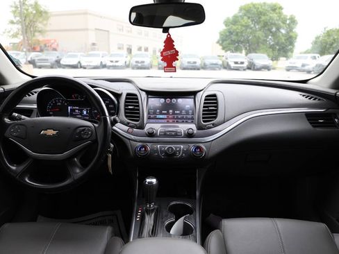 Used 2017 Chevrolet Impala LT FWD image 14