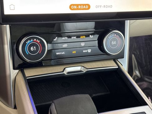 Used 2023 Land Rover Range Rover Autobiography AWD/4WD image 18