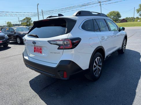 Used 2022 Subaru Outback Premium image 5