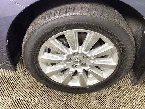 Used 2017 Toyota Sienna Limited Premium image 8