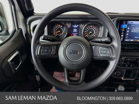 Used 2024 Jeep Gladiator Sport image 14