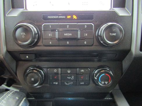 Used 2018 Ford F150 XLT w/ Equipment Group 302A Luxury AWD/4WD image 32