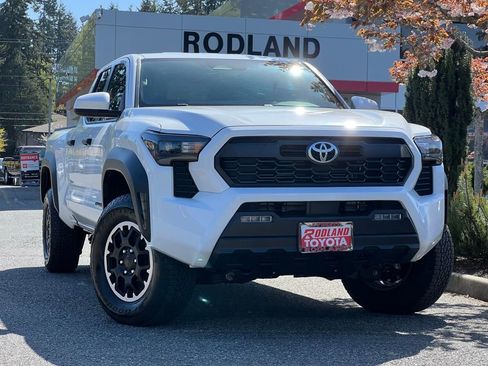 Certified 2024 Toyota Tacoma TRD Off-Road AWD/4WD image 1