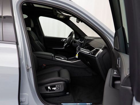 New 2026 BMW X5 xDrive40i w/ Executive Package image 19