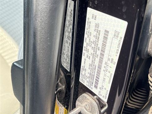 Used 2020 Ford Escape SE image 32