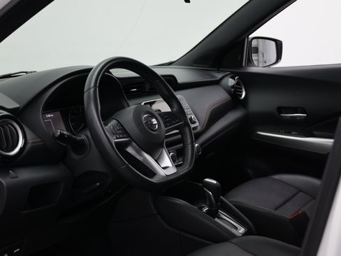 Used 2019 Nissan Kicks SR w/ SR Premium Package FWD image 16