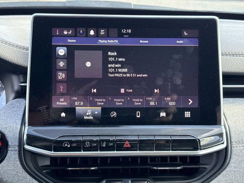 Used 2023 Jeep Compass Latitude image 24