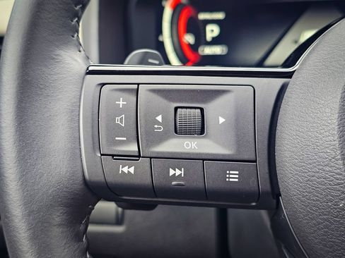Used 2024 Nissan Rogue SL AWD/4WD image 18