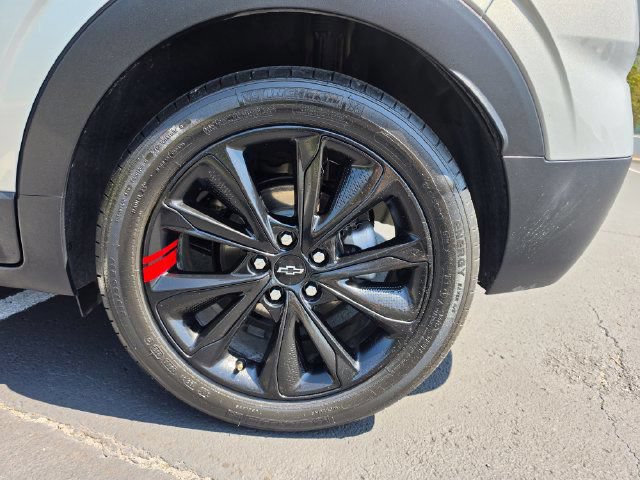 Used 2023 Chevrolet Bolt EUV Premier w/ Redline Edition FWD image 3