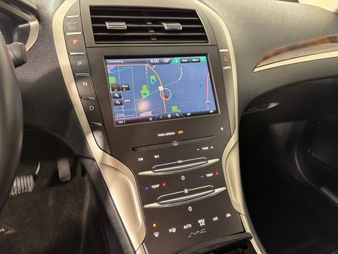 Used 2016 Lincoln MKZ w/ Equipment Group 300A Reserve FWD image 17