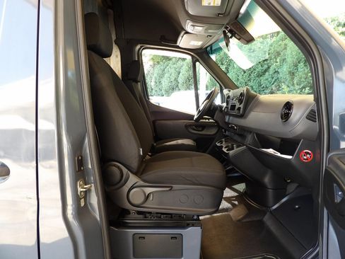 Used 2019 Mercedes-Benz Sprinter 144 image 13