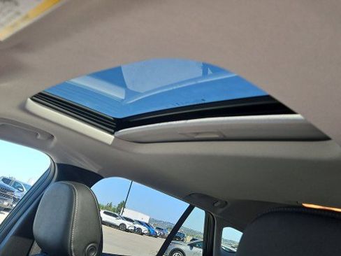 Used 2025 Chevrolet Trax LT w/ Sunroof Package FWD image 18