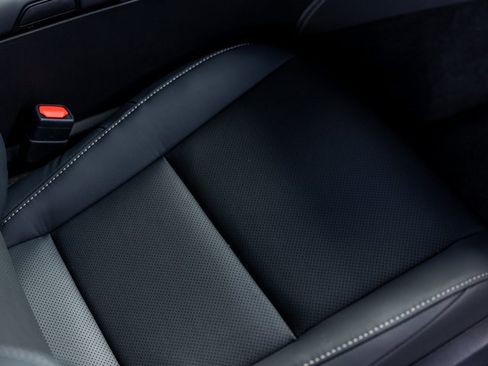 Used 2025 Lexus ES 300h w/ Premium Package image 33