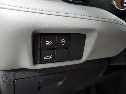 Certified 2024 Toyota Highlander AWD image 9