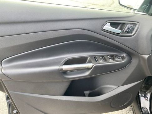 Used 2019 Ford Escape Titanium image 17