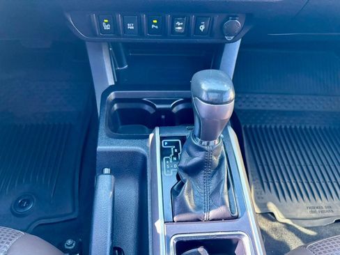 Used 2017 Toyota Tacoma Limited image 22