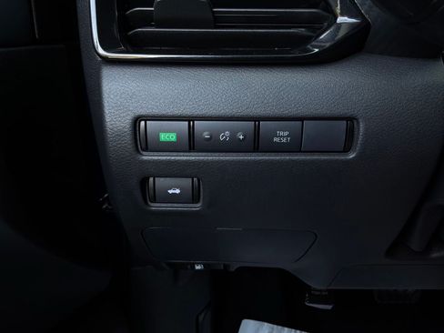 Used 2025 Nissan Sentra SV FWD image 21