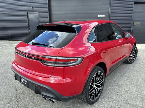 Certified 2026 Porsche Macan AWD/4WD image 10