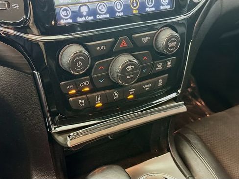 Used 2021 Jeep Grand Cherokee Laredo X AWD/4WD image 16