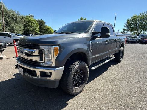 Used 2017 Ford F250 XLT w/ XLT Value Package AWD/4WD image 2
