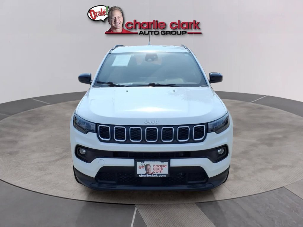 Used 2025 Jeep Compass Latitude AWD/4WD image 8