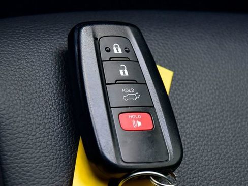 Certified 2022 Toyota Highlander XLE image 34