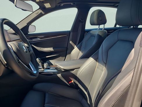 Used 2019 BMW 530i w/ Convenience Package image 28