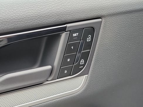 Certified 2024 Porsche Cayenne Coupe AWD/4WD image 25