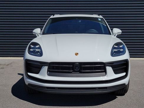 Certified 2025 Porsche Macan image 10