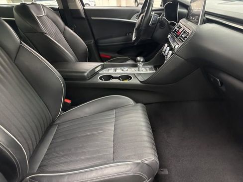Used 2019 Genesis G70 3.3T Advanced image 10