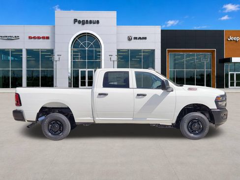 New 2026 RAM 2500 Tradesman AWD/4WD image 3
