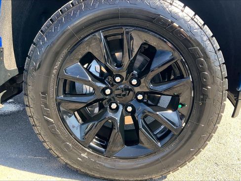 Used 2023 Chevrolet Silverado 1500 Custom image 8