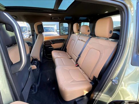 Used 2025 Land Rover Defender 110 X-Dynamic SE image 27