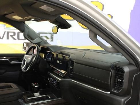 Used 2022 Chevrolet Silverado 1500 LT w/ Protection Package AWD/4WD image 12