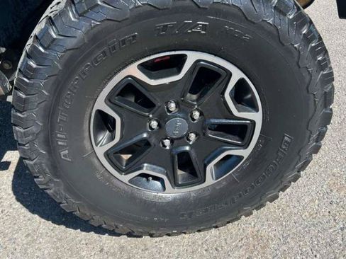 Used 2015 Jeep Wrangler Unlimited Rubicon AWD/4WD image 28