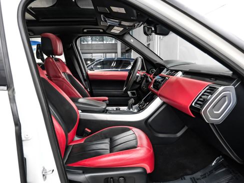 Used 2019 Land Rover Range Rover Sport HST image 29