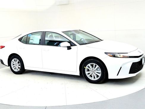 New 2026 Toyota Camry LE image 8