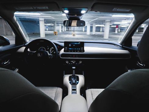 Certified 2025 Honda HR-V LX image 3