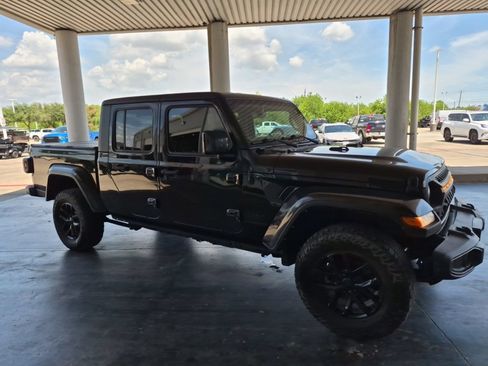 Used 2022 Jeep Gladiator Sport AWD/4WD image 4