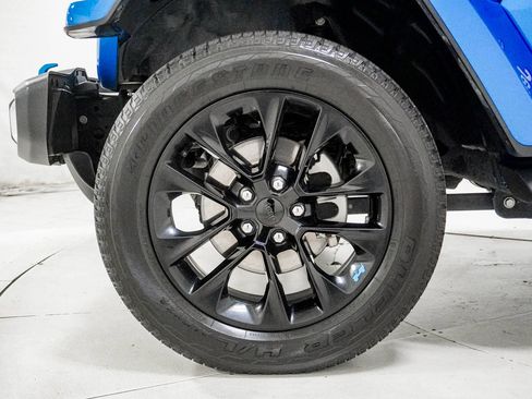 Used 2023 Jeep Wrangler Unlimited Sahara w/ Cold Weather Group AWD/4WD image 15