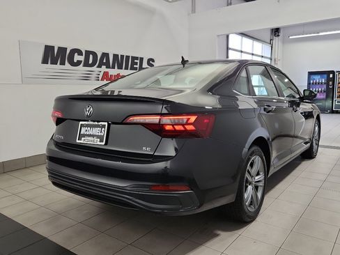 Used 2024 Volkswagen Jetta SE FWD image 4