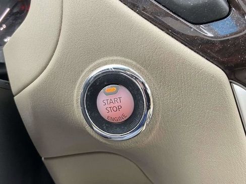 Used 2016 Nissan Pathfinder Platinum image 23