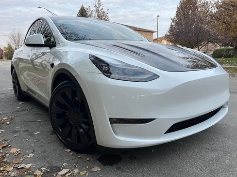 Used 2021 Tesla Model Y Performance image 11