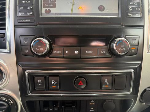 Used 2018 Nissan Titan SL w/ Chrome Package AWD/4WD image 22
