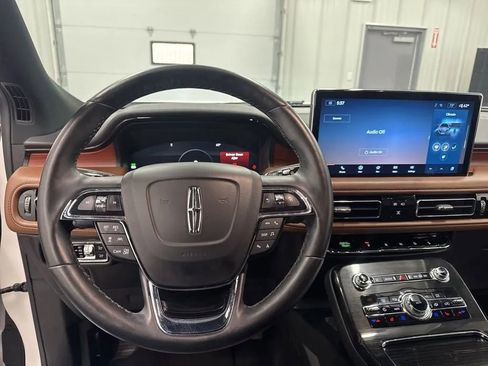 Used 2022 Lincoln Nautilus Reserve w/ Equipment Group 202A image 7