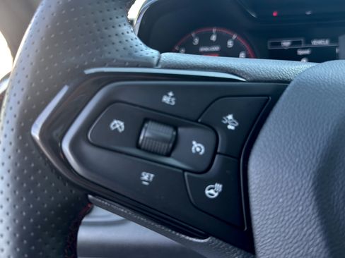 Used 2025 Chevrolet Trax RS FWD image 17