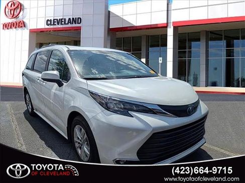Used 2024 Toyota Sienna XLE w/ XLE Plus Package AWD/4WD image 1