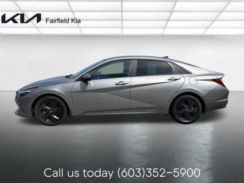 Used 2022 Hyundai Elantra SEL FWD image 2