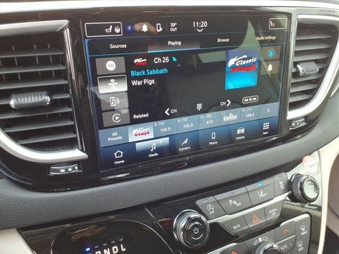 Used 2024 Chrysler Pacifica Touring-L image 18