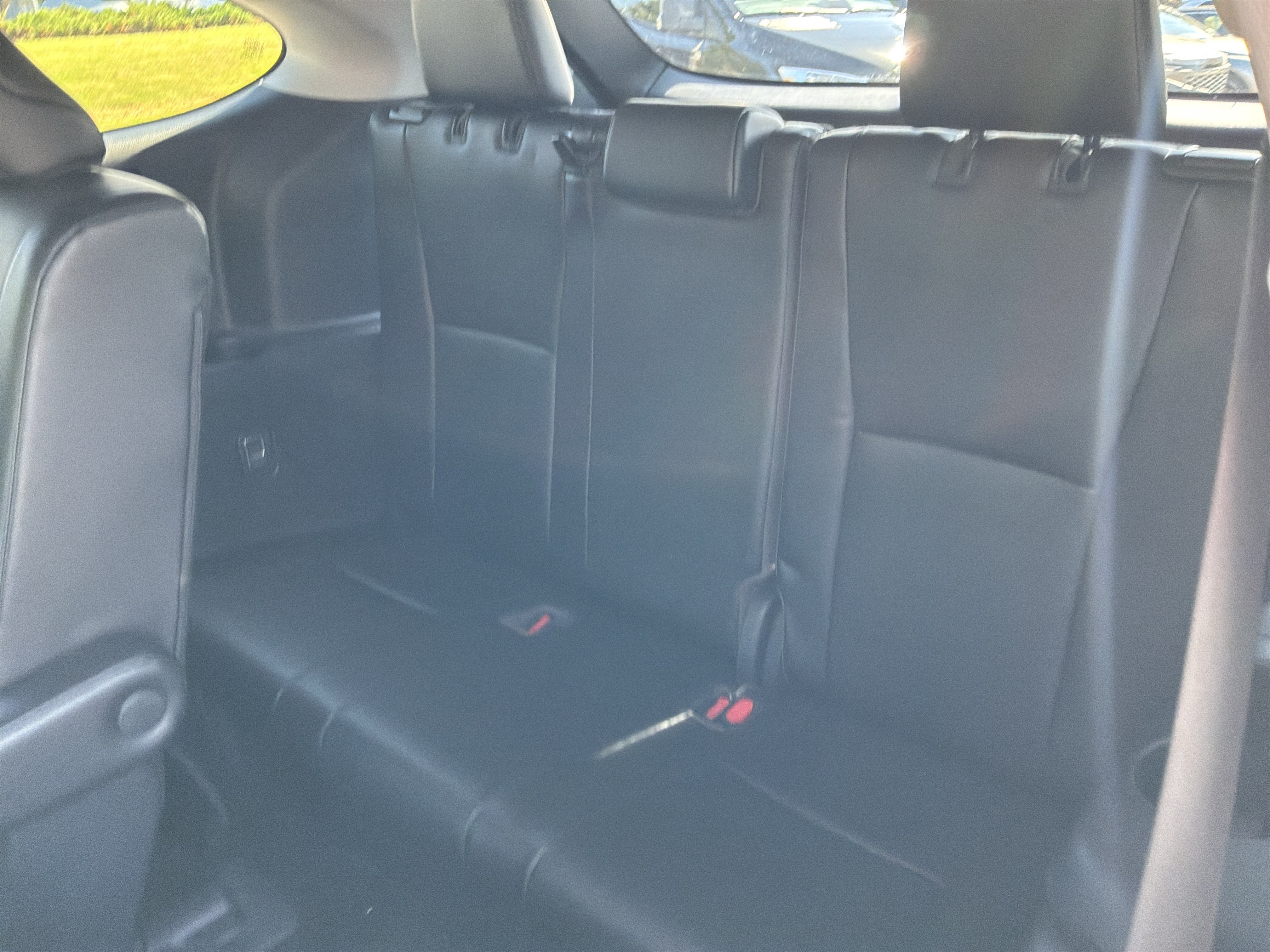Used 2021 Toyota Highlander XLE AWD/4WD image 32